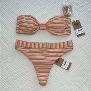 NWT Billabong high tides tanlines bikini top betty bandeu medium